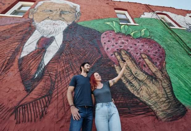 Splitlog Mural couple 2