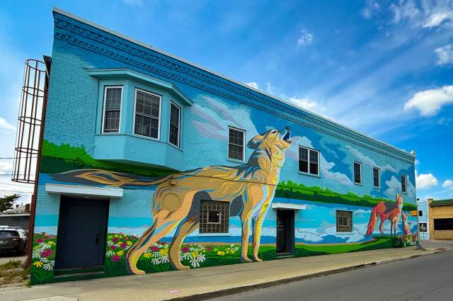 A two-story mural of a howling wolf and foxes, located at 4th and Wells Streets in Fort Wayne. Painted by artist Jerrod Tobias.