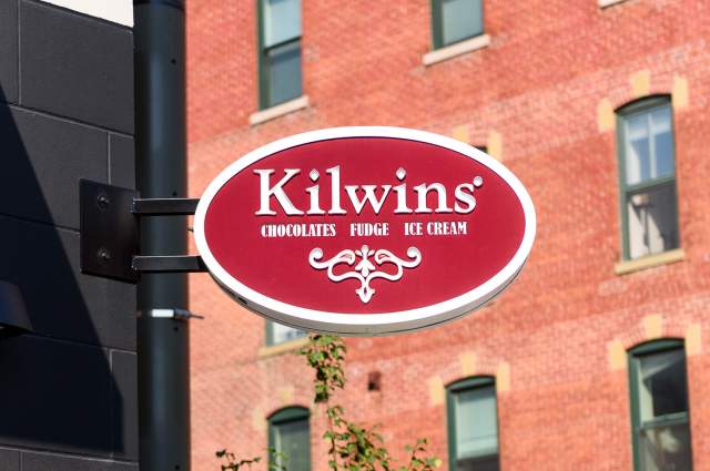 Kilwins Sign