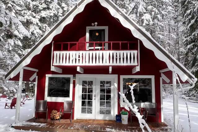 Five Winter-Ready Cabins For a Rustic Experience
