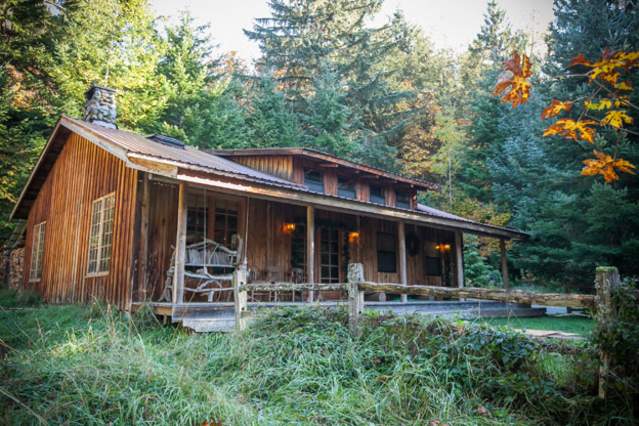A Cabin, a Good Meal, and No Big Agenda: Winter in Ashford