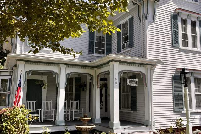 Isaiah Jones Homestead Bed & Breakfast