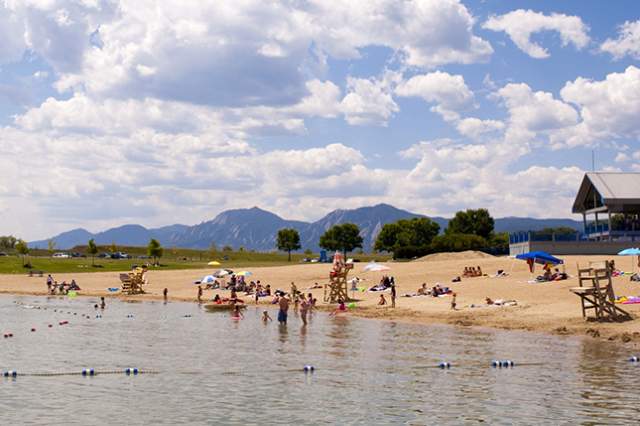 People on the beach and in the water at Boulder Reservoir