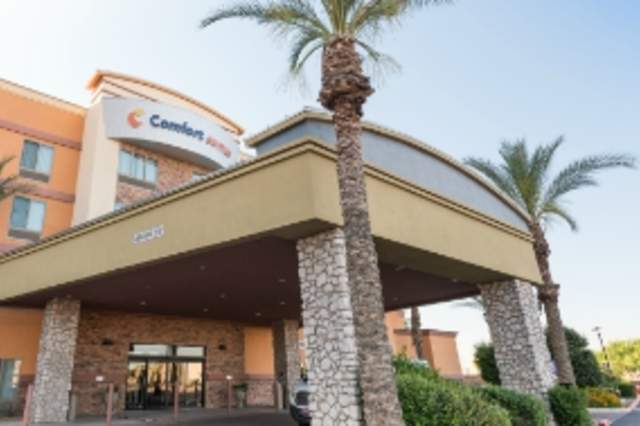 Comfort Suites Glendale - State Farm Stadium Area