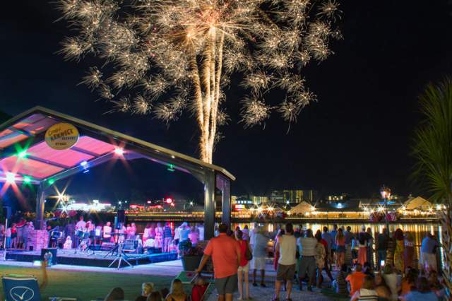 Fireworks at Barefoot Landing