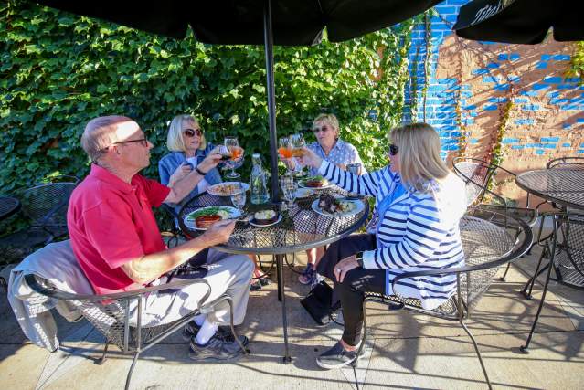Outdoor Dining in Kenosha Find Restaurants with Patio Seating