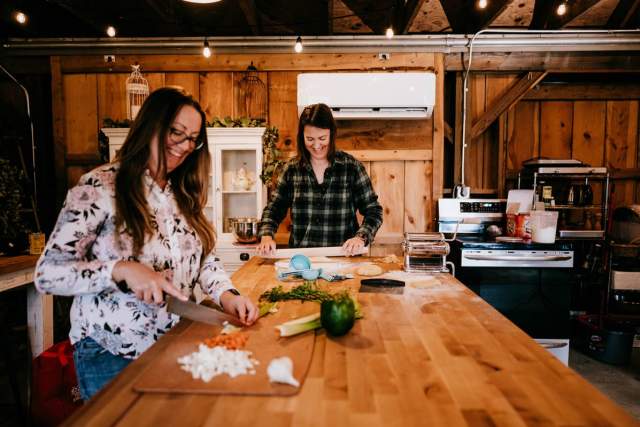 Julie from Rosewood Farm - Hands On Cooking
