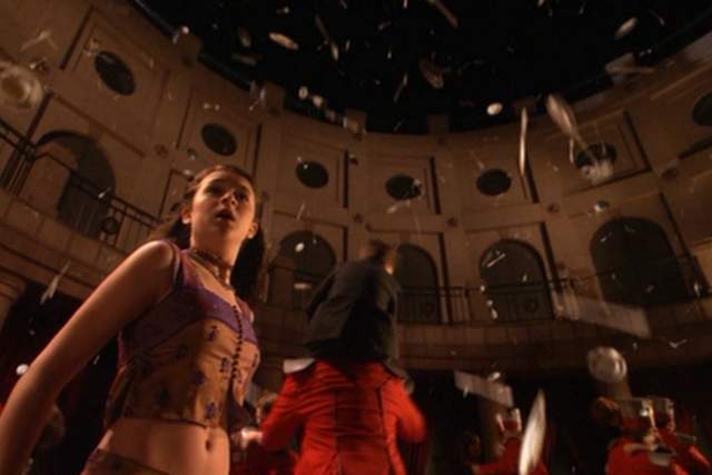 Spy Kids 2 screengrab showing Carmen inside the Texas State Capitol