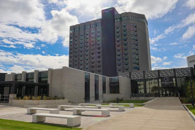 What weddings guests at DoubleTree Battle Creek need to know