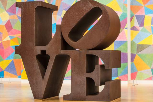 6-romantics-love-sculpture