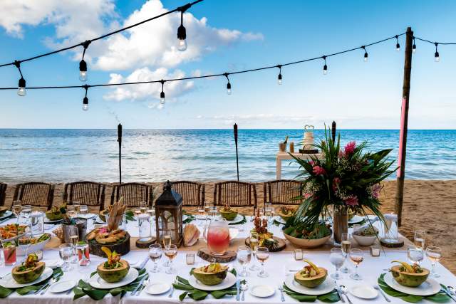 Table on Ocho Rios Beach - Wedding