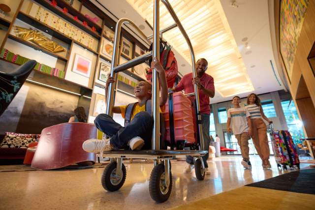 luggage-cart-family-wave-hotel-0533.jpg