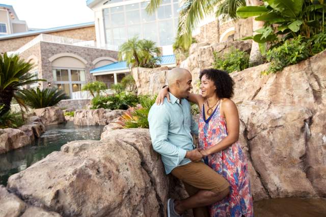 Loews Sapphire Falls Resort at Universal Orlando™ couple by lagoon