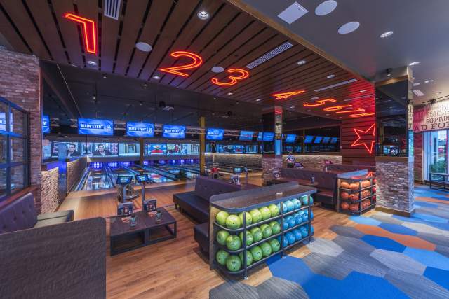 Main Event Orlando vip bowling lanes