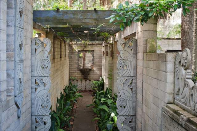 Art & History Museums - Maitland Mayan walkway