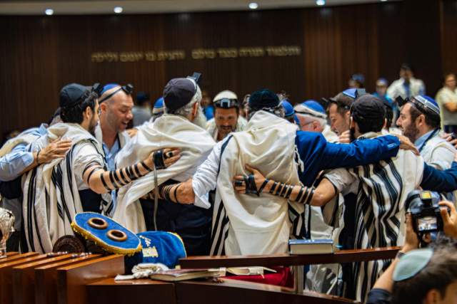 Persons from the Jewish community at a religious ceremony at the Beth El Community Center, Paitilla, Panamá City, Panamá