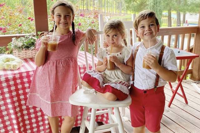 Kids enjoying the apple cider slushies at Millstone Creek Orchards