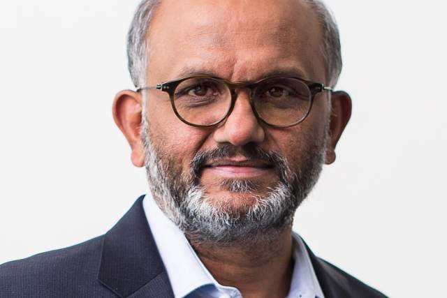 Headshot of Shantanu Narayen