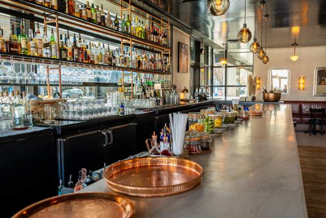 Photo of the bar with copper plates at Copper Common