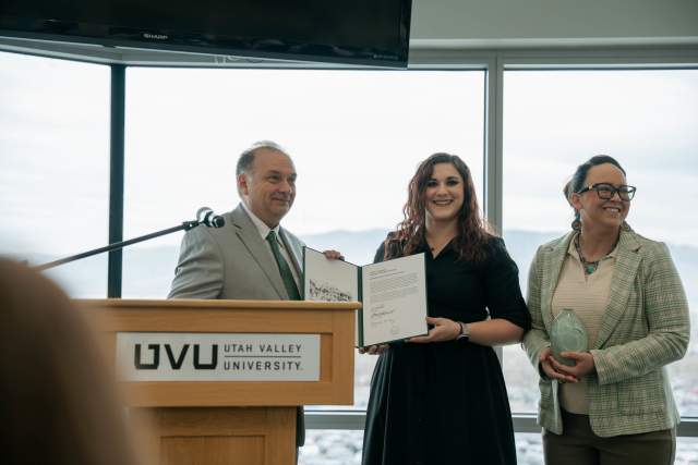 McKell Nelson recieves the UVU Kirk Englehardt Business Ethics Award