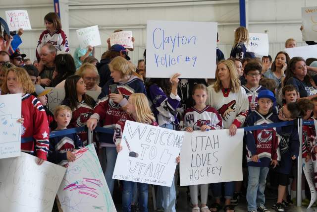 Fans holding up signs welcoming the new Utah Hockey Club to Utah