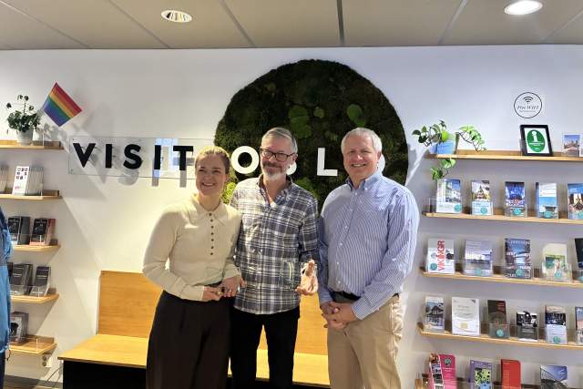 Visit Oslo receive their awards from EMEA Summit Awards 2025