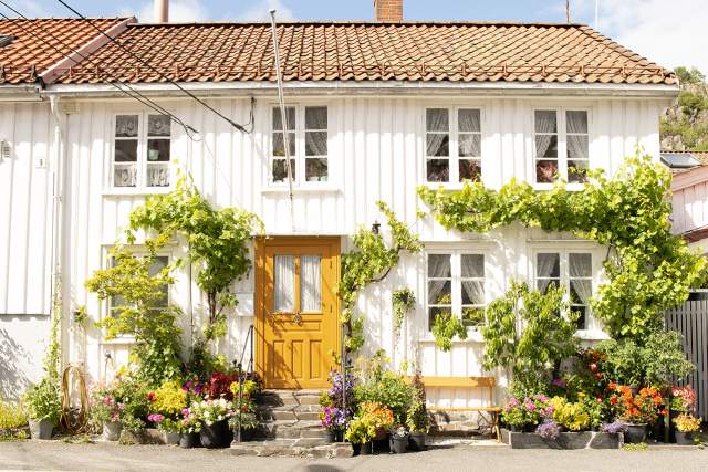 Hvit butikk i Risør