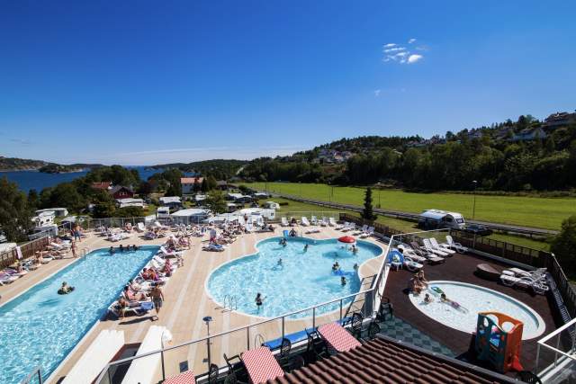 Oversiktsbilde av bassengene på Sørlandet Feriesenter