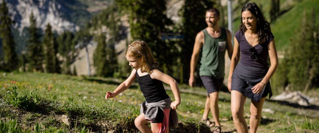 Family hiking Little Cottonwood Canyon