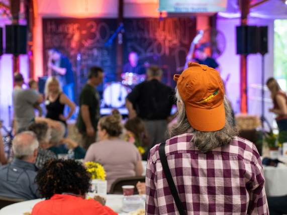 10 Ways to Give Back this Season