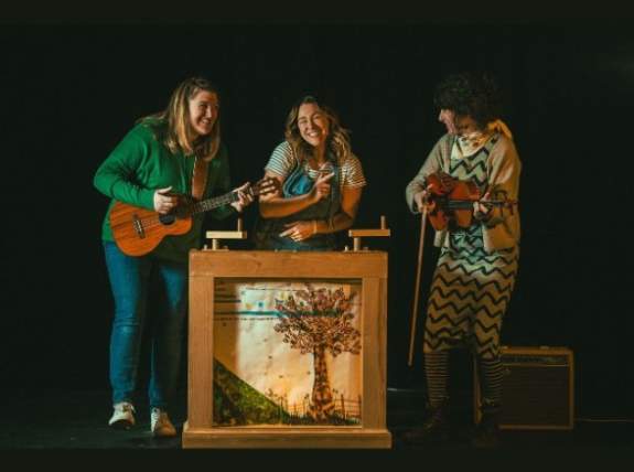 Tunes and Tales Under the same sky