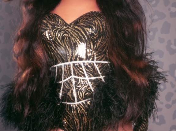 Tynomi Banks Brings the Divas Live On Stage