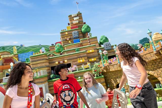 Children at Epic Super Nintendo World