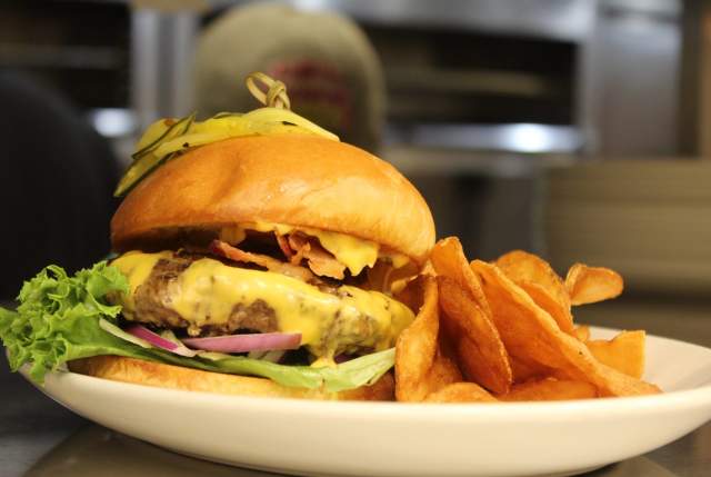 Dray Bar and Grill Burger