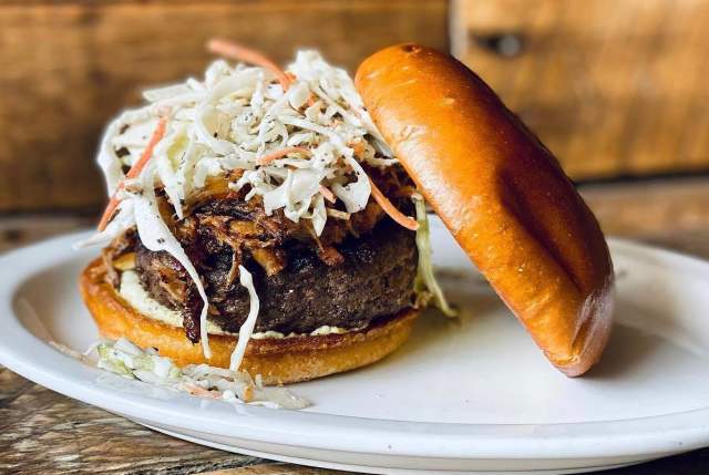 Main Street Pub Burger