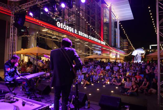 Enterprise Party on the Plaza pic 2