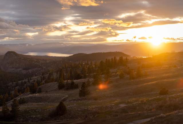 Explore the Neighbourhood: Guide to Southeast Kelowna