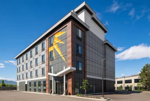 La Quinta Inn & Suites By Wyndham Kelowna