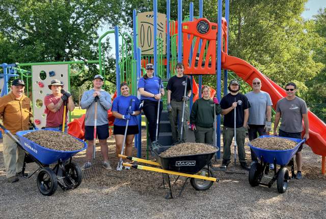 Volunteers Make an Impact at St. Stephens Park