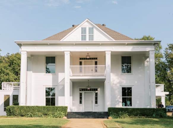 Hillwood Manor