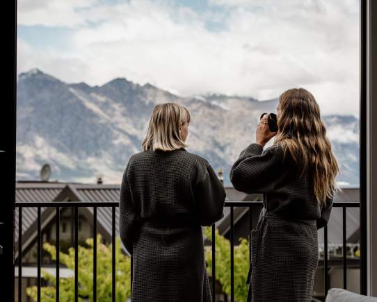 Plan a Romantic Stay in Queenstown