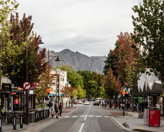 How to Explore Queenstown by $2 Public Bus