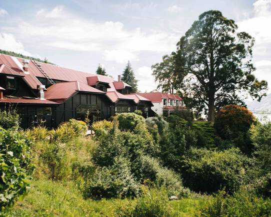 Sherwood Hotel and Restaurant with lush green natives