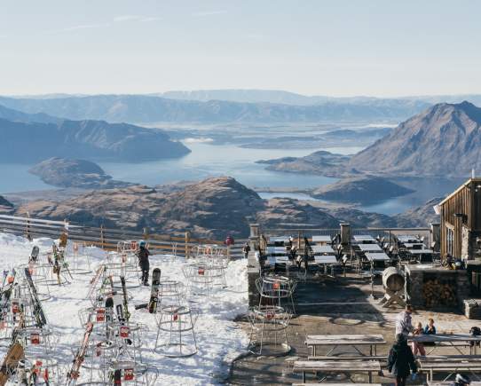 Two Towns, Four Mountains. Your Ultimate 7-Day Ski Itinerary in Wānaka and Queenstown.