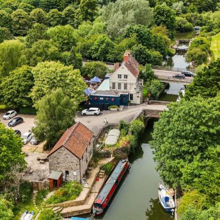 Top country pub walks near Bristol