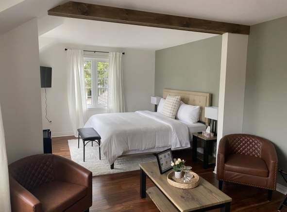 The Art of Staying: Discovering Niagara-on-the-Lake's Unhurried Season