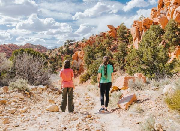 2 people hiking thors hideout trail in the spring