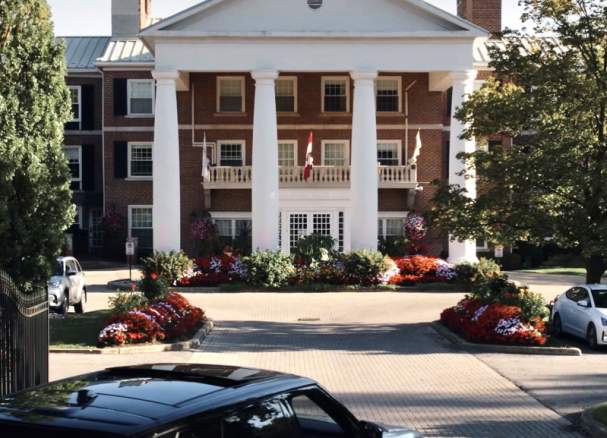 Queen's Landing Hotel