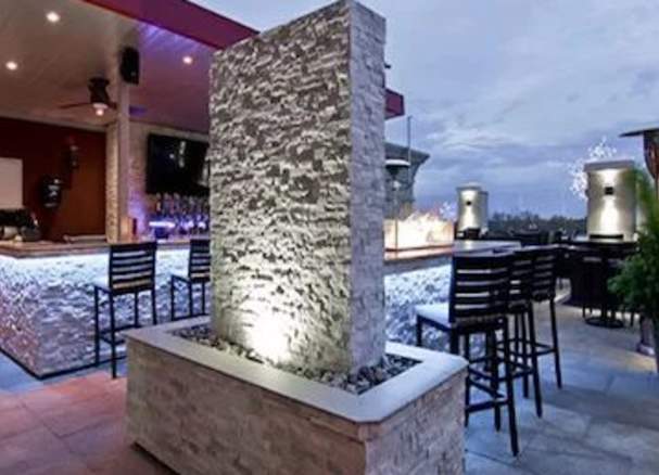 Lounge Six Skybar