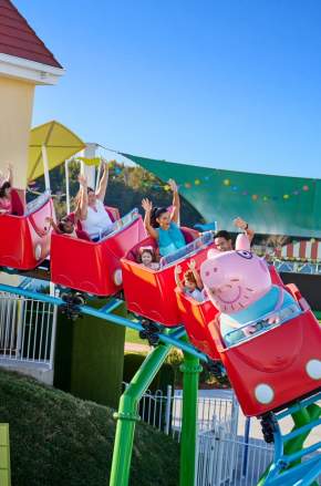 113922-landing-page-peppa-pig-rollercoaster.jpg